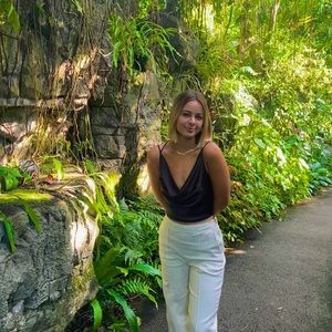 Meet your Posher, Lauren